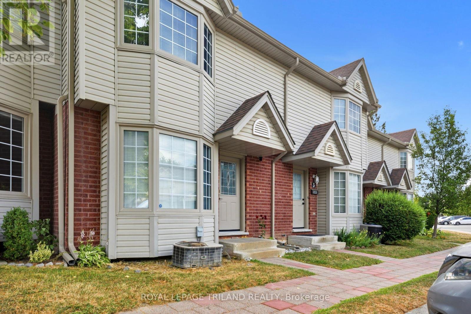 #4 50 CHAPMAN COURT - 1