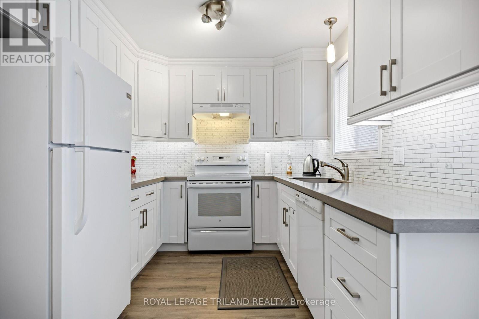 #4 50 CHAPMAN COURT - 10