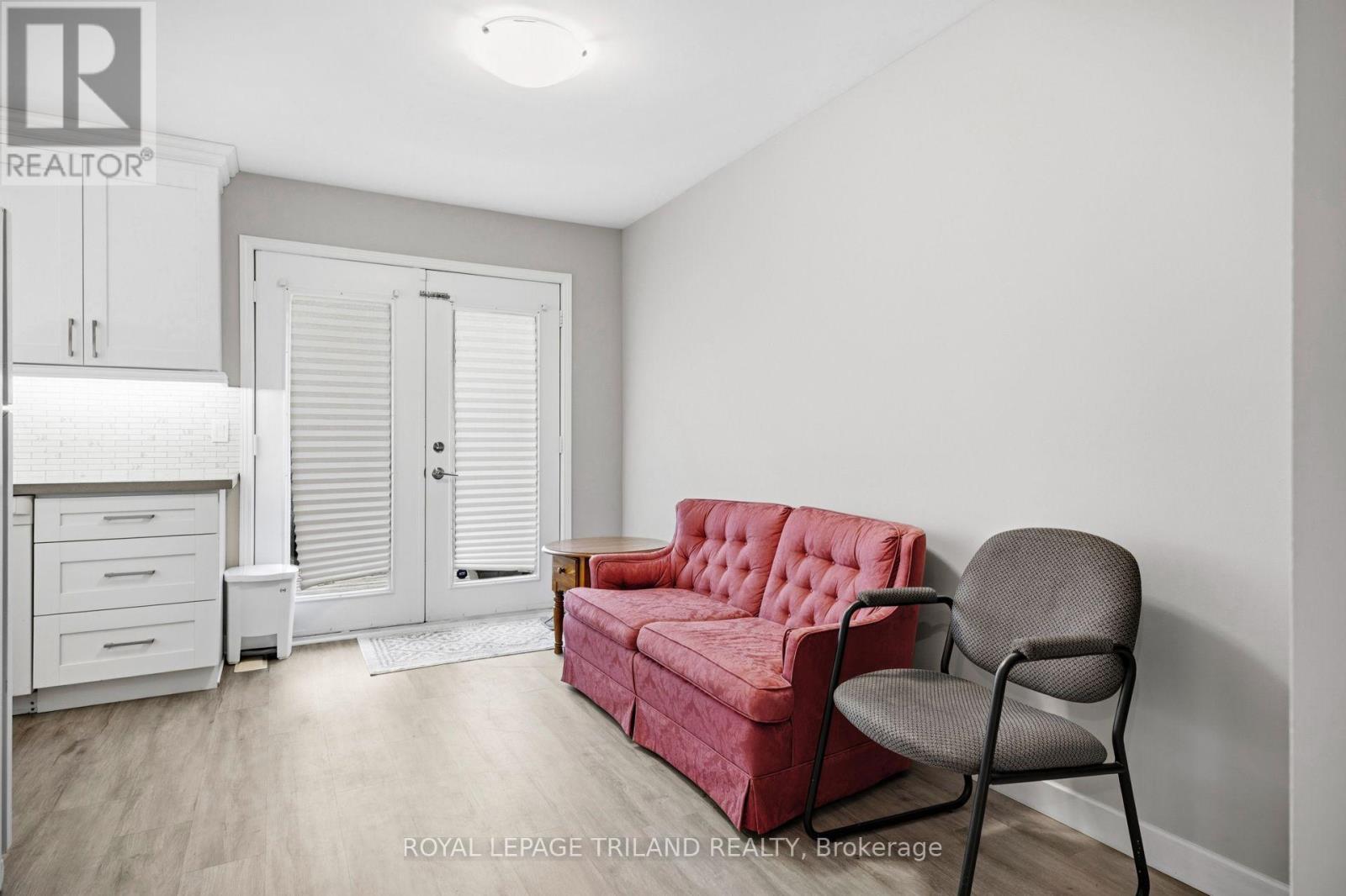 #4 50 CHAPMAN COURT - 12