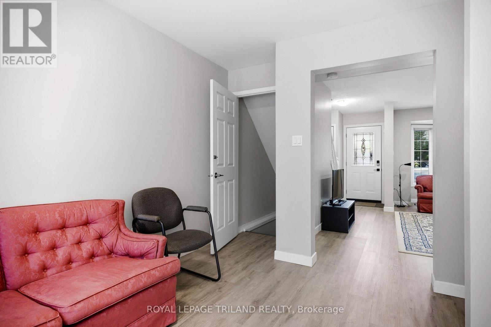 #4 50 CHAPMAN COURT - 13