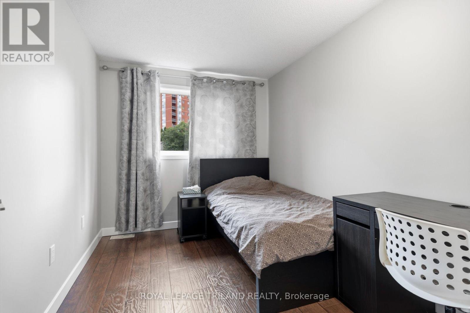 #4 50 CHAPMAN COURT - 14