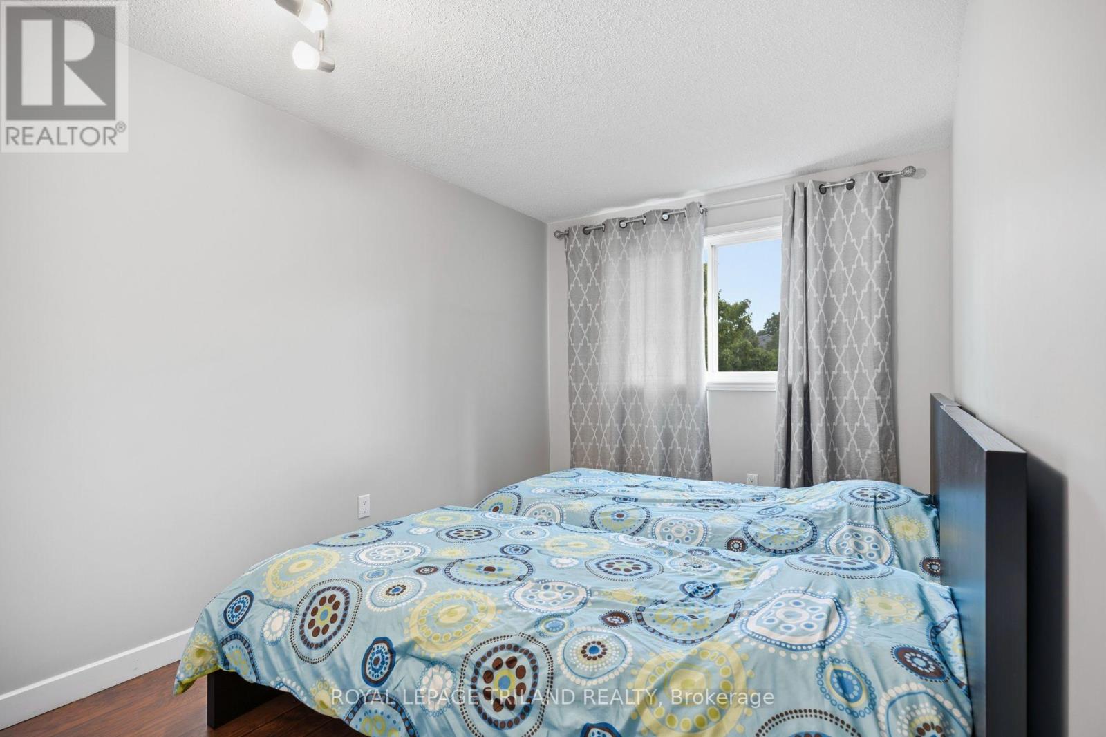 #4 50 CHAPMAN COURT - 15