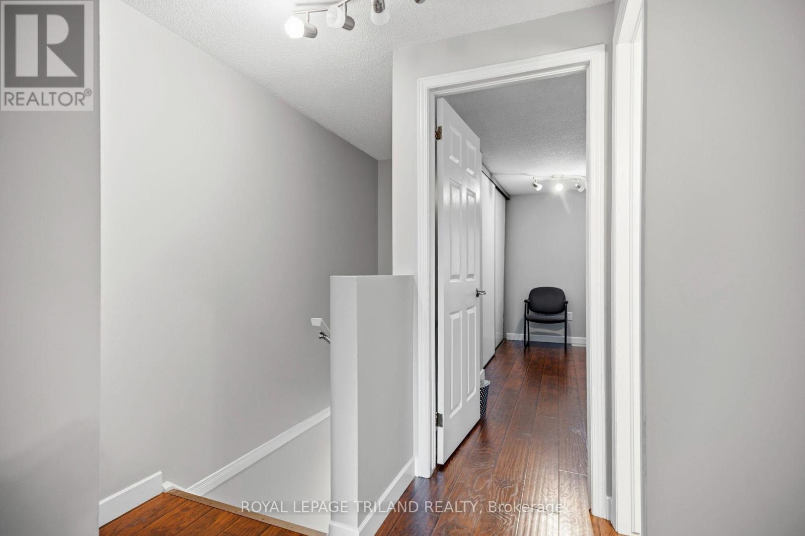 #4 50 CHAPMAN COURT - 16