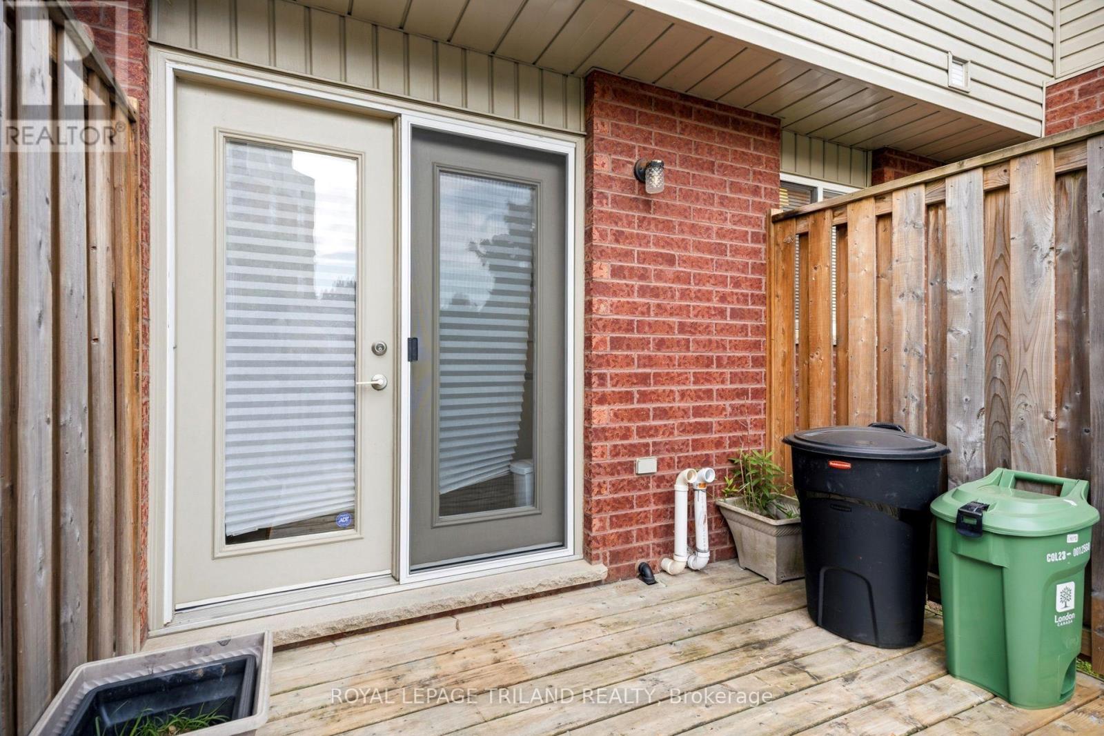 #4 50 CHAPMAN COURT - 25