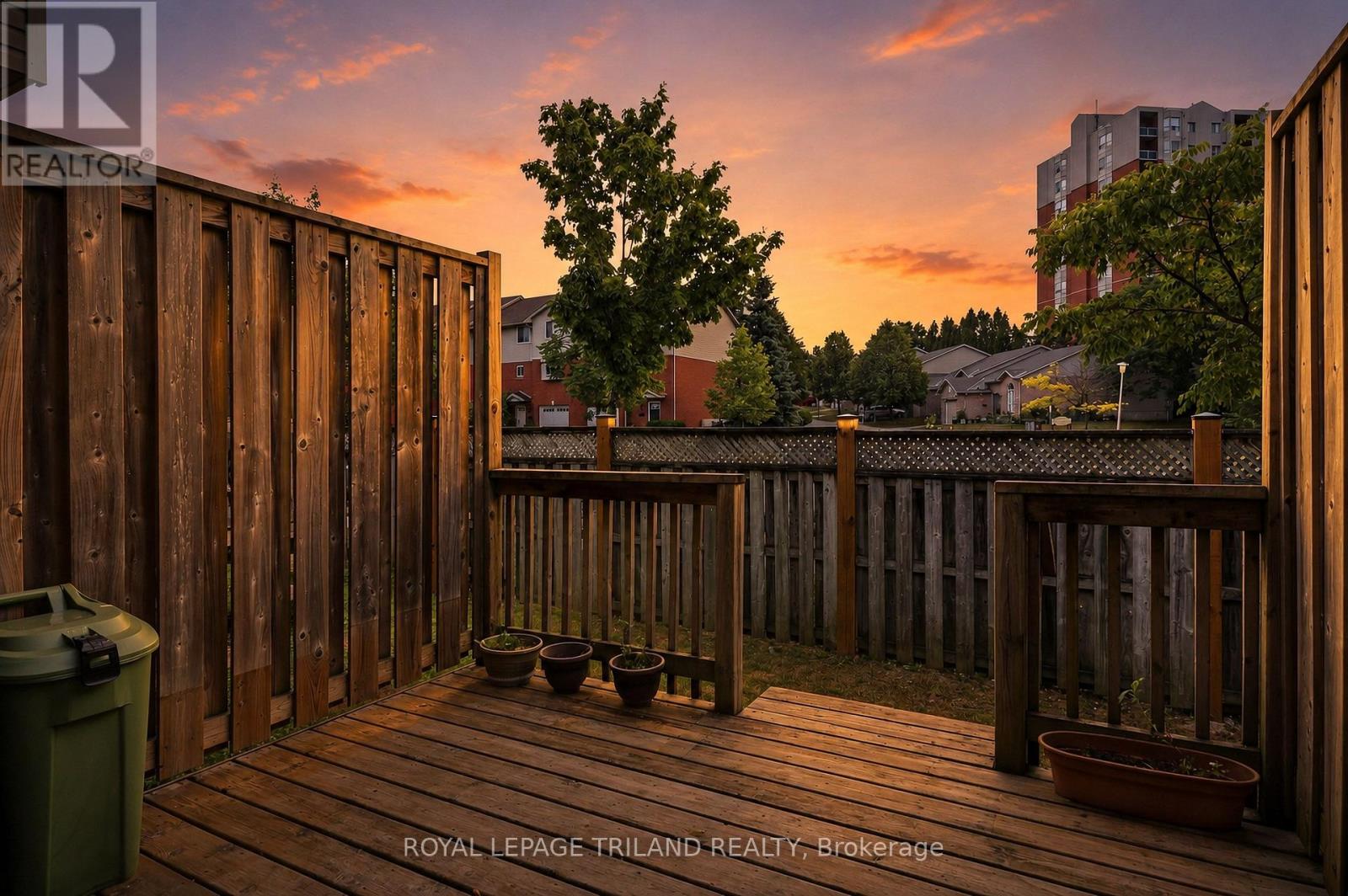 #4 50 CHAPMAN COURT - 27