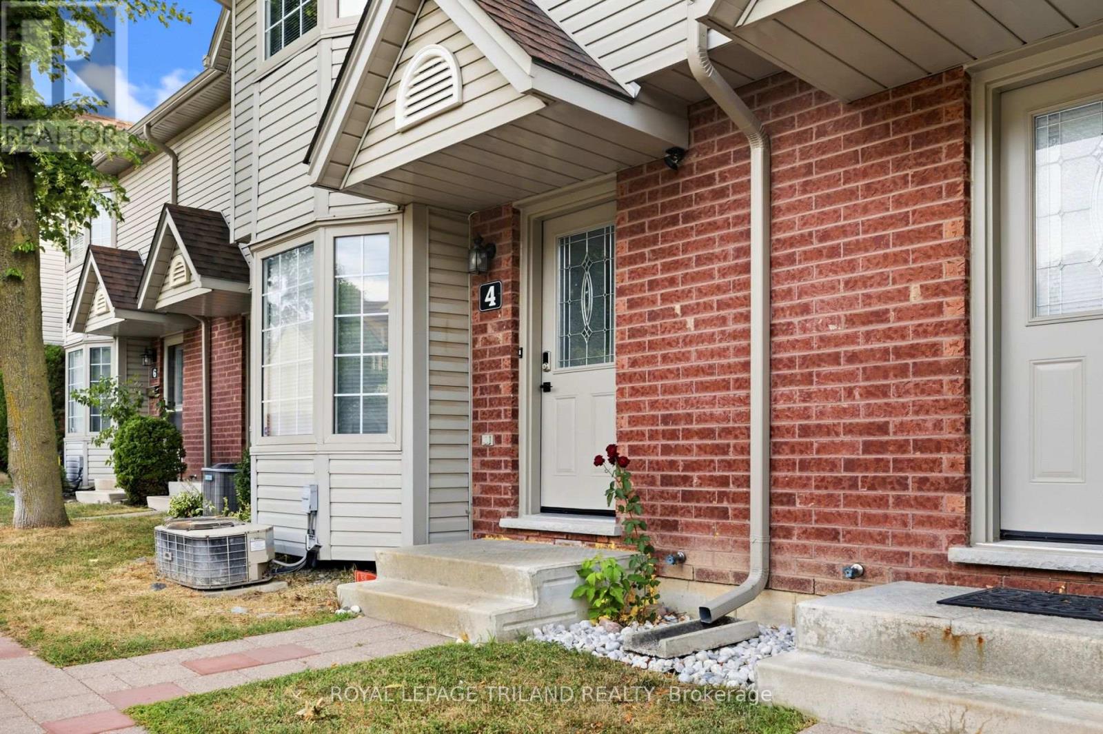 #4 50 CHAPMAN COURT - 4