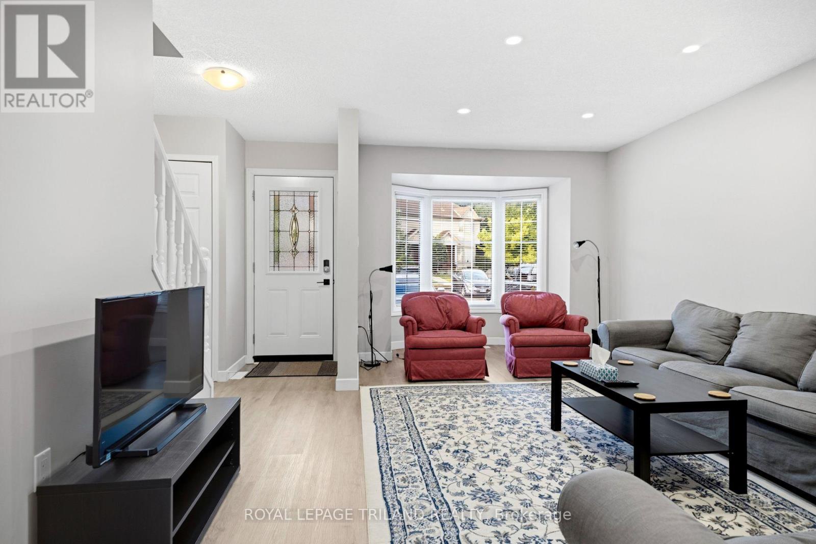 #4 50 CHAPMAN COURT - 7