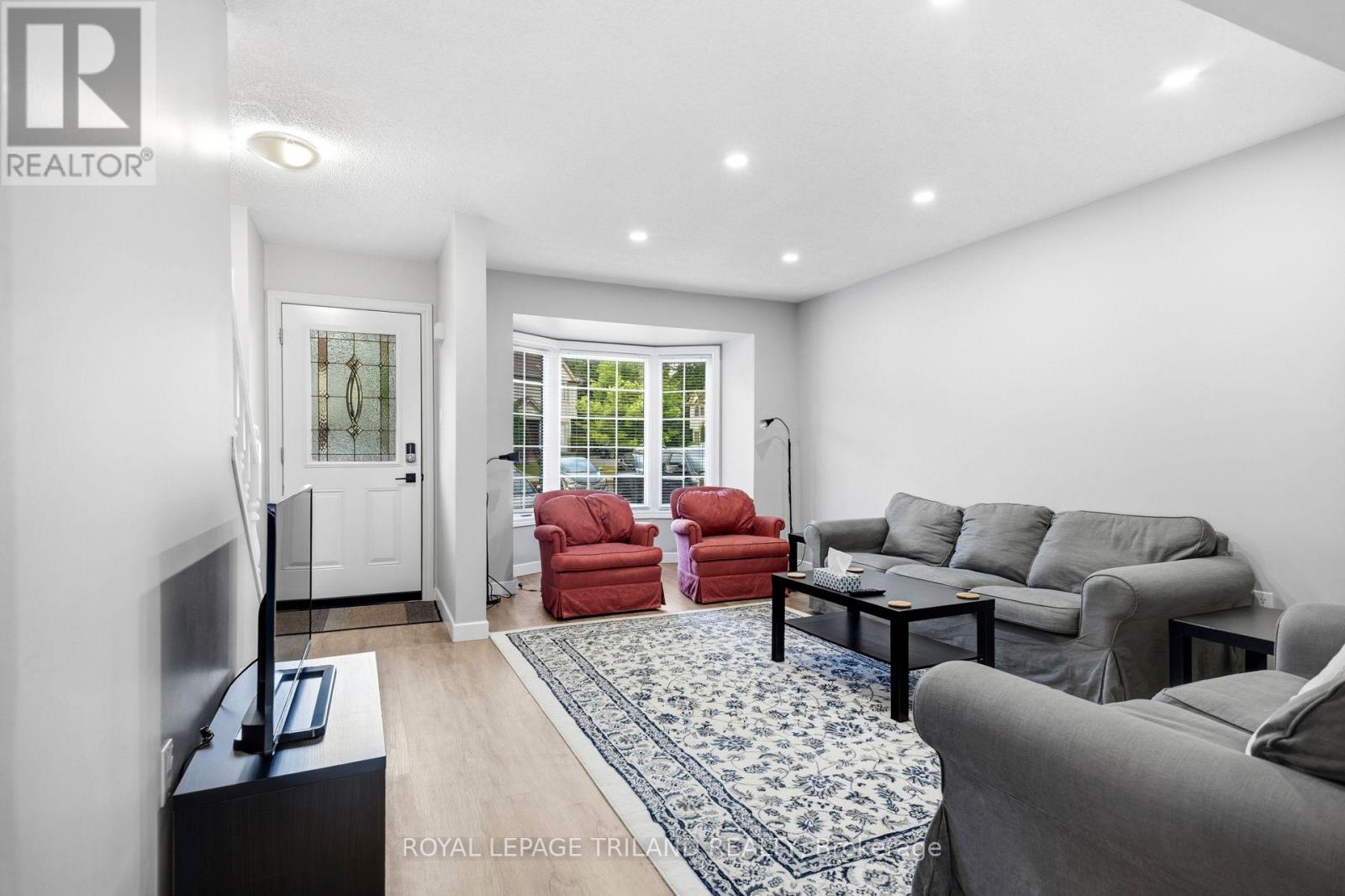 #4 50 CHAPMAN COURT - 8