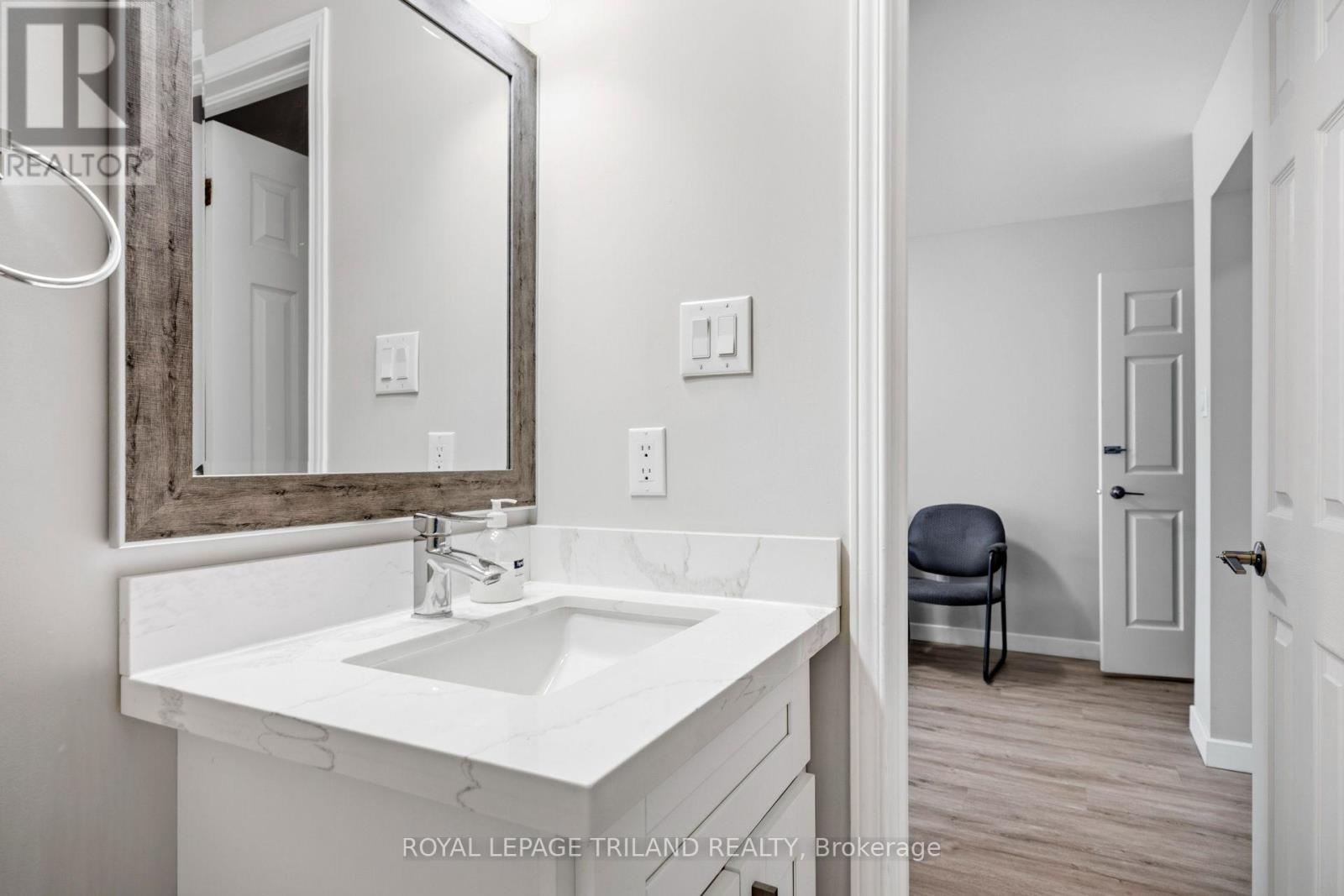 #4 50 CHAPMAN COURT - 9