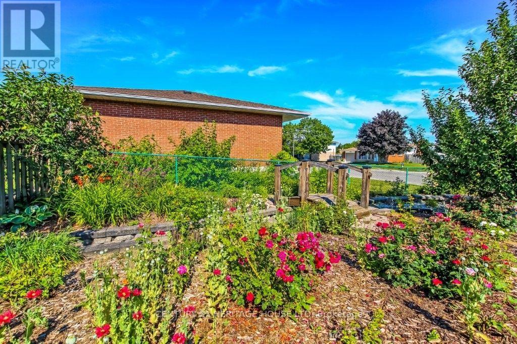 63 CONFEDERATION DRIVE - 24