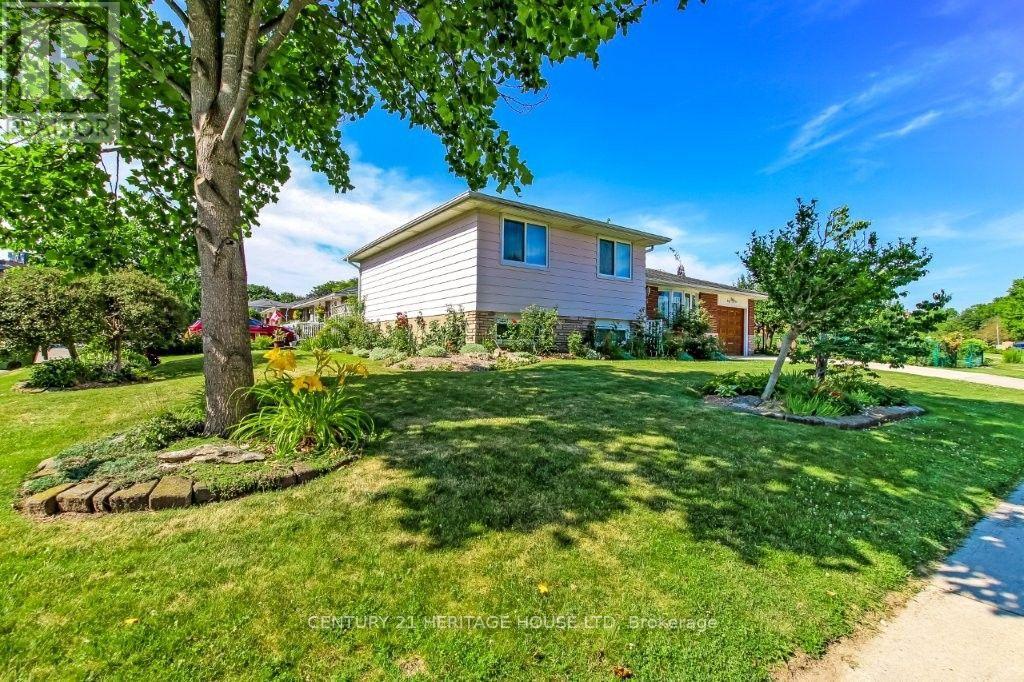 63 CONFEDERATION DRIVE - 27