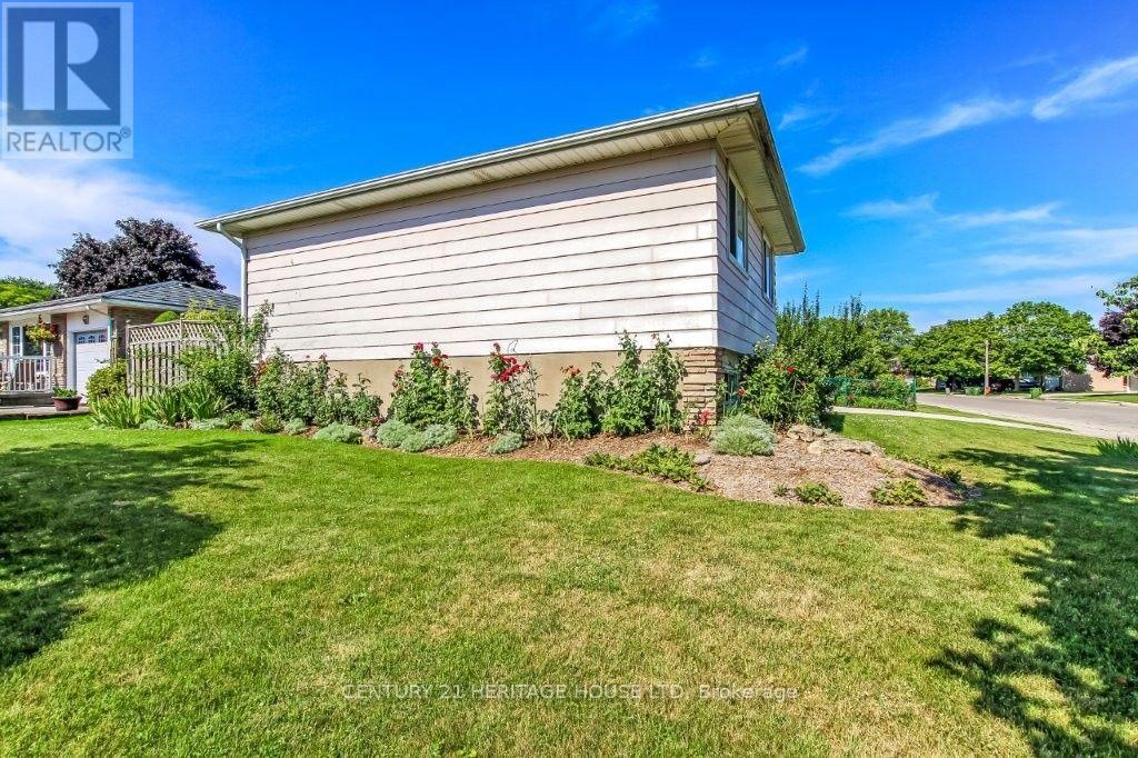 63 CONFEDERATION DRIVE - 29
