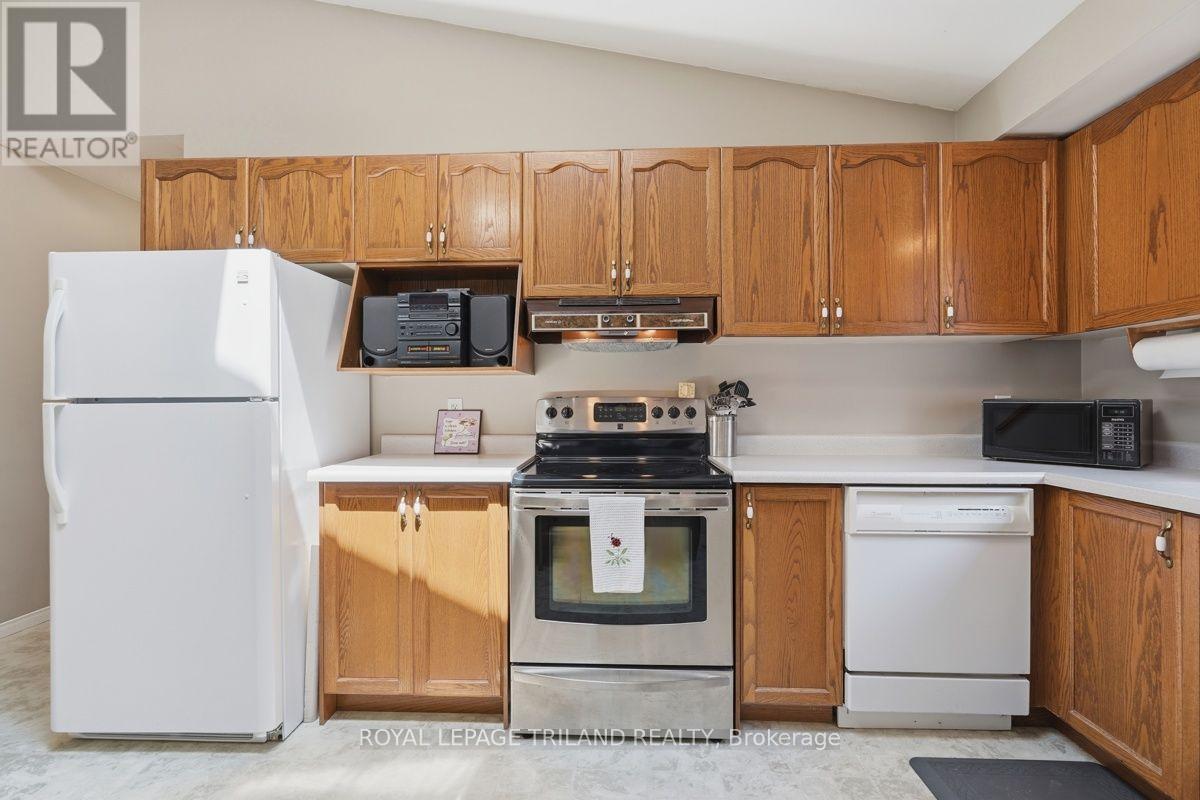 34 GERALD CRESCENT - 13