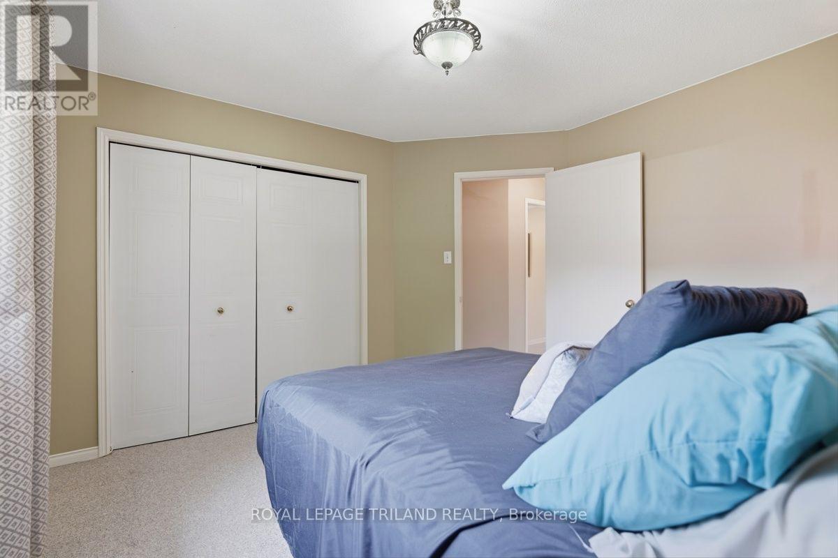 34 GERALD CRESCENT - 16