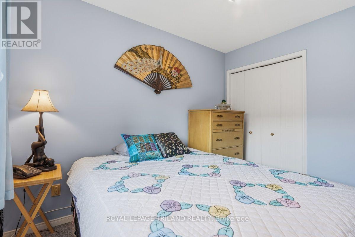 34 GERALD CRESCENT - 18