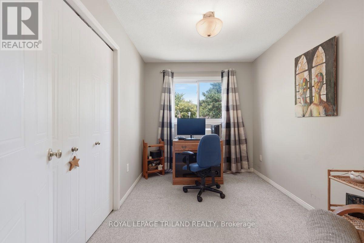 34 GERALD CRESCENT - 19
