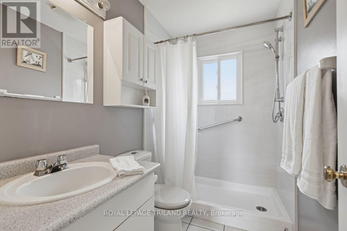34 GERALD CRESCENT - 20