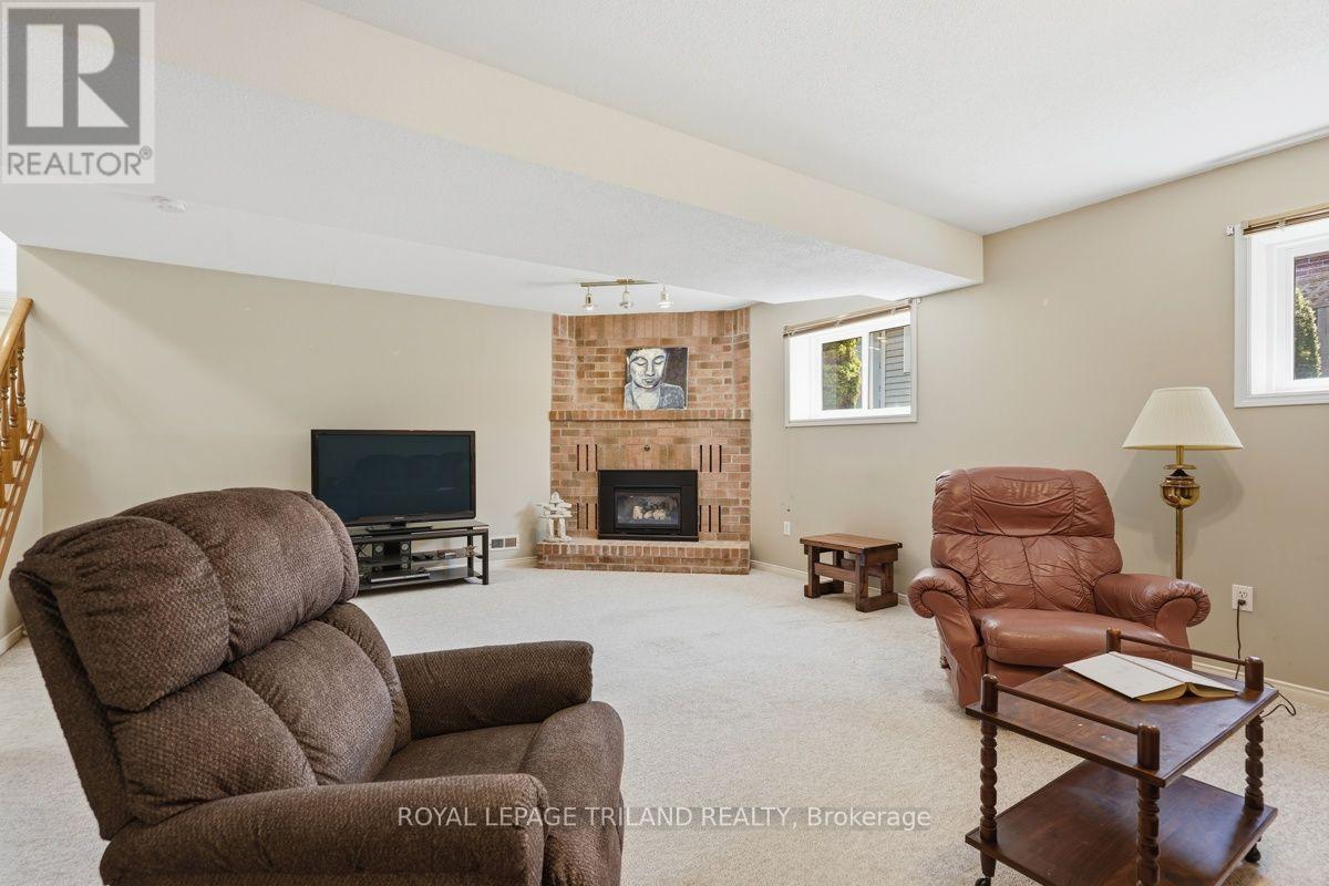 34 GERALD CRESCENT - 21