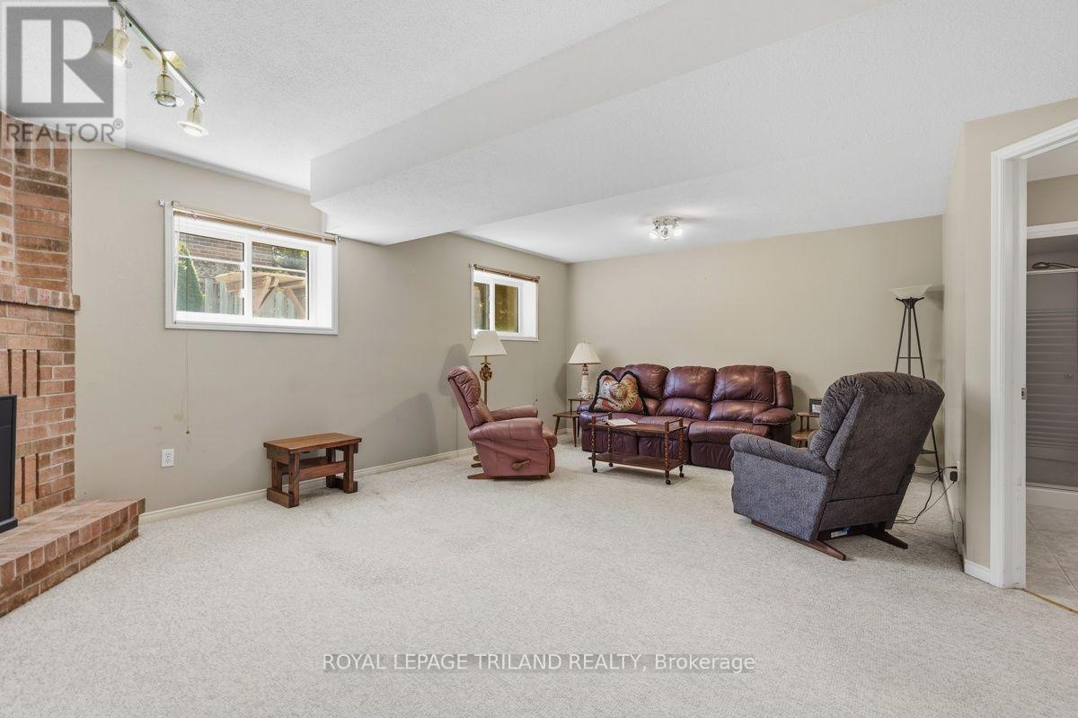 34 GERALD CRESCENT - 22