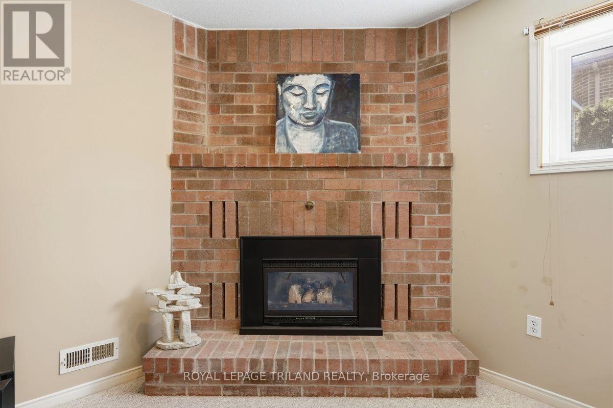 34 GERALD CRESCENT - 23