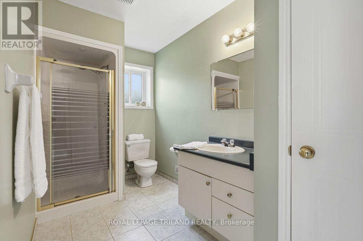 34 GERALD CRESCENT - 24