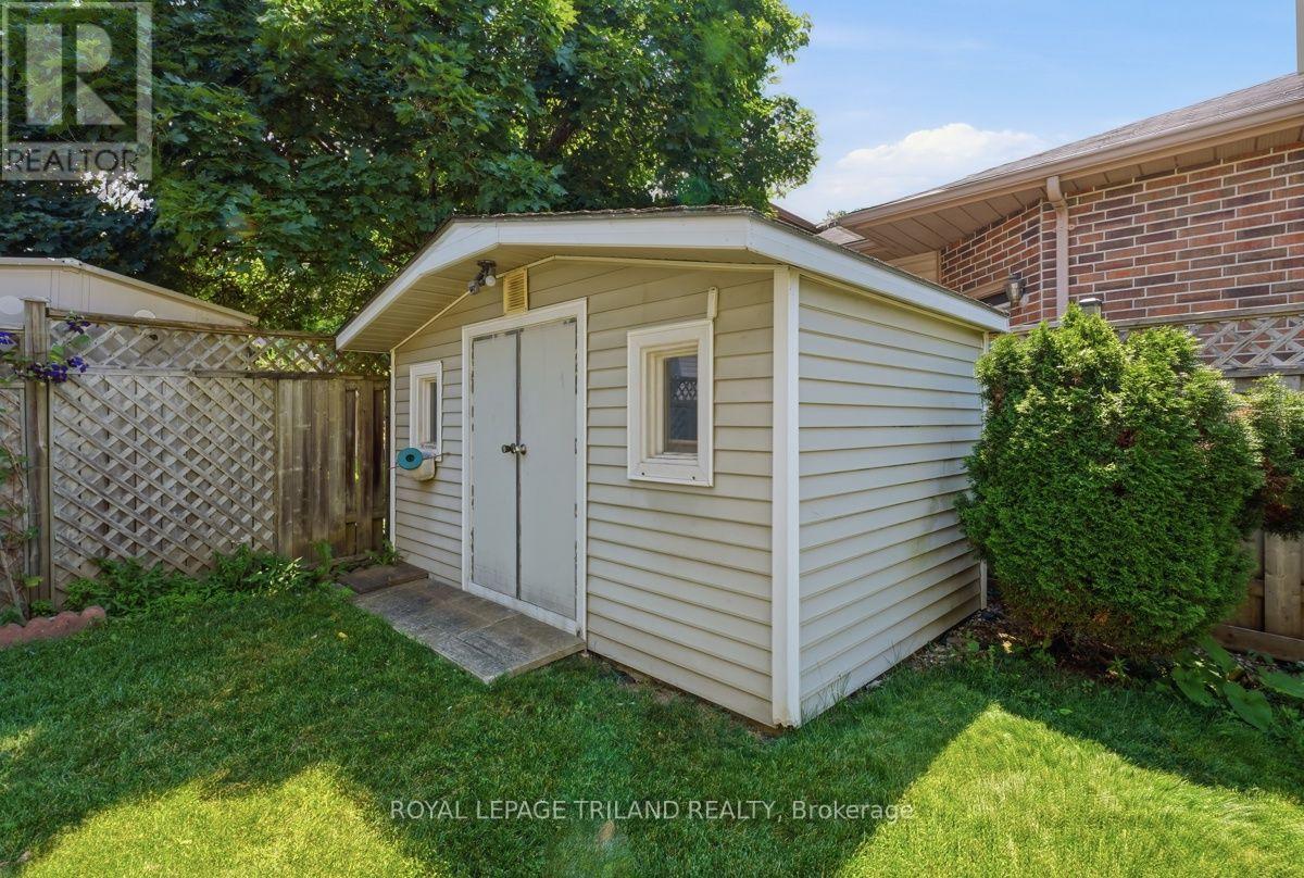 34 GERALD CRESCENT - 26