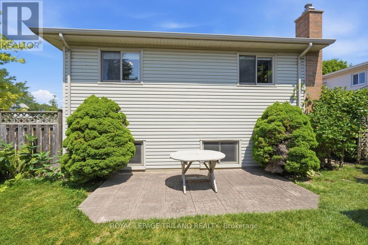 34 GERALD CRESCENT - 27