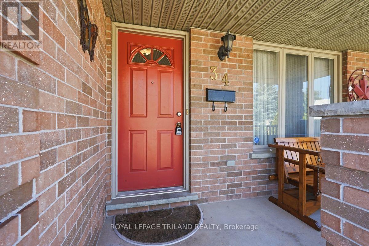 34 GERALD CRESCENT - 3
