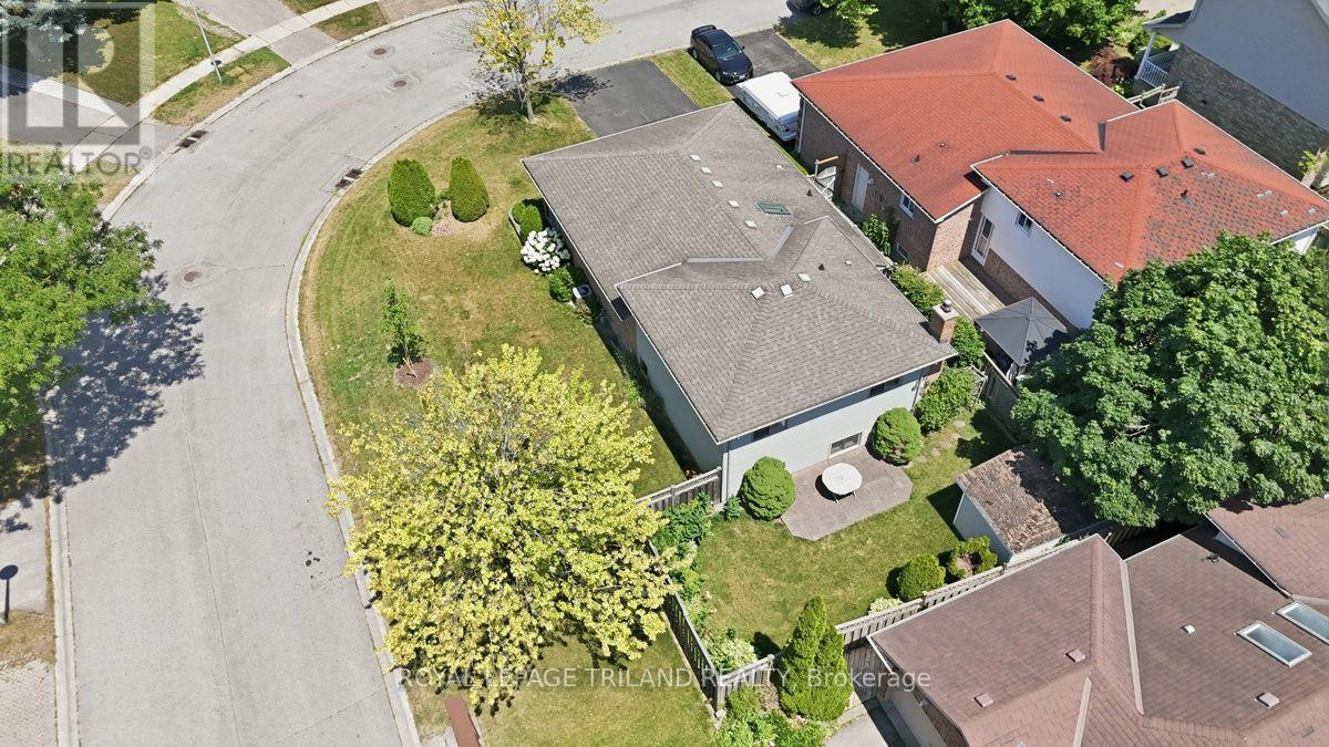 34 GERALD CRESCENT - 30