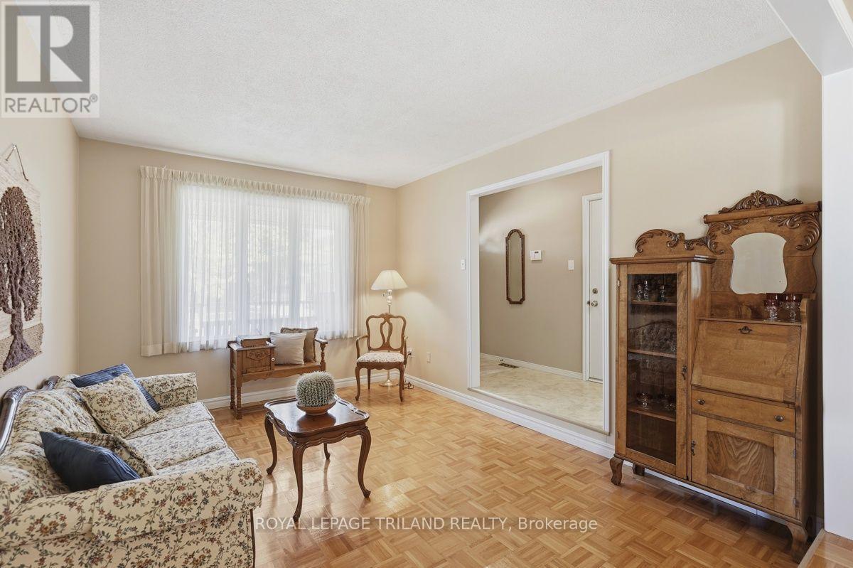 34 GERALD CRESCENT - 6