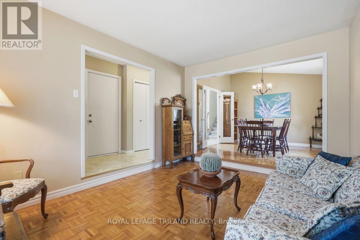 34 GERALD CRESCENT - 7