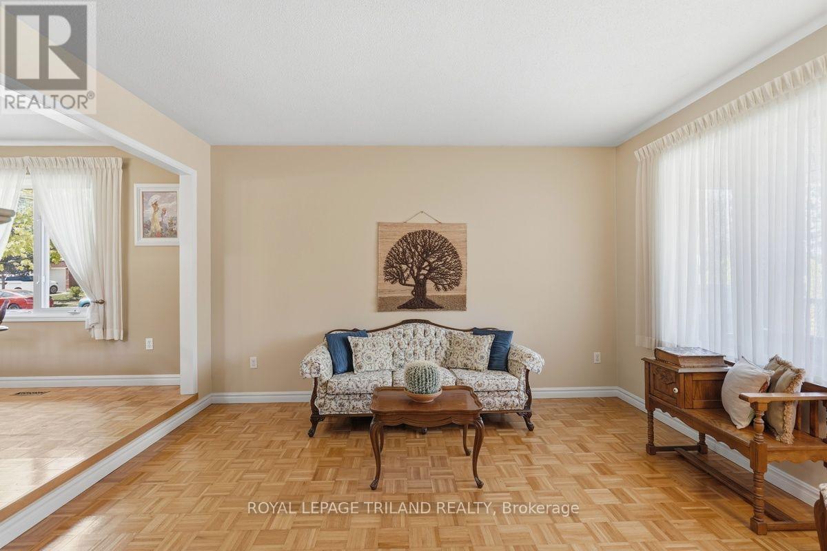 34 GERALD CRESCENT - 8