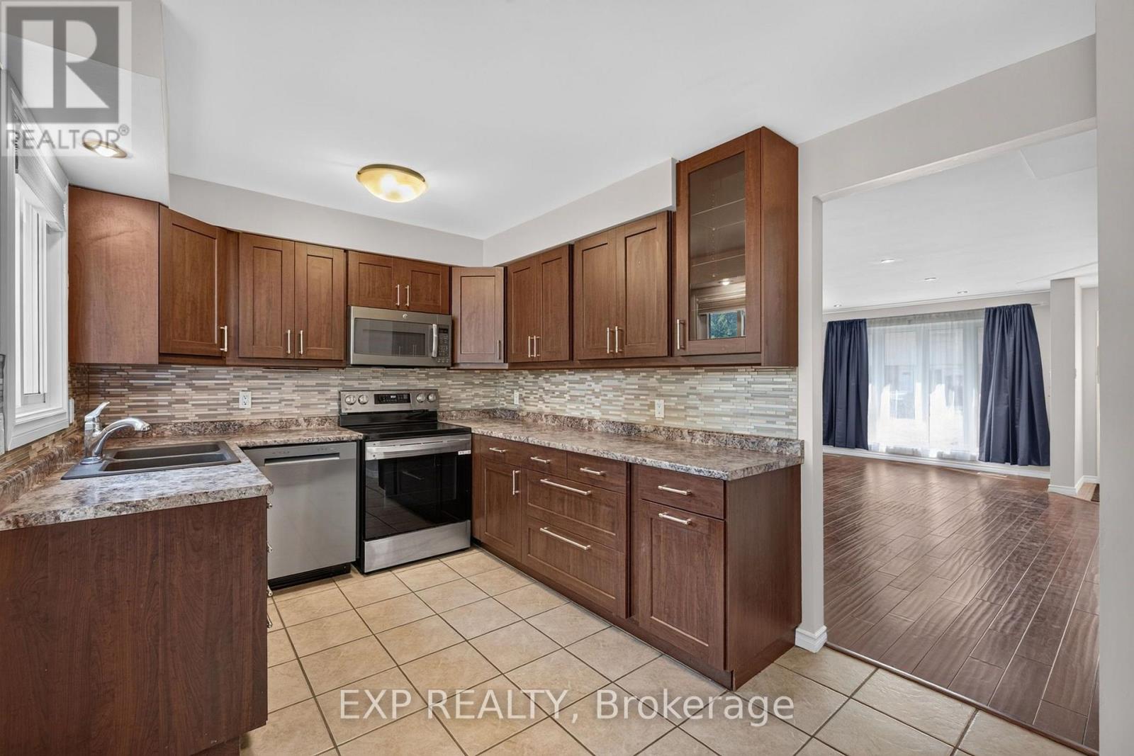#72 700 EXETER ROAD - 10