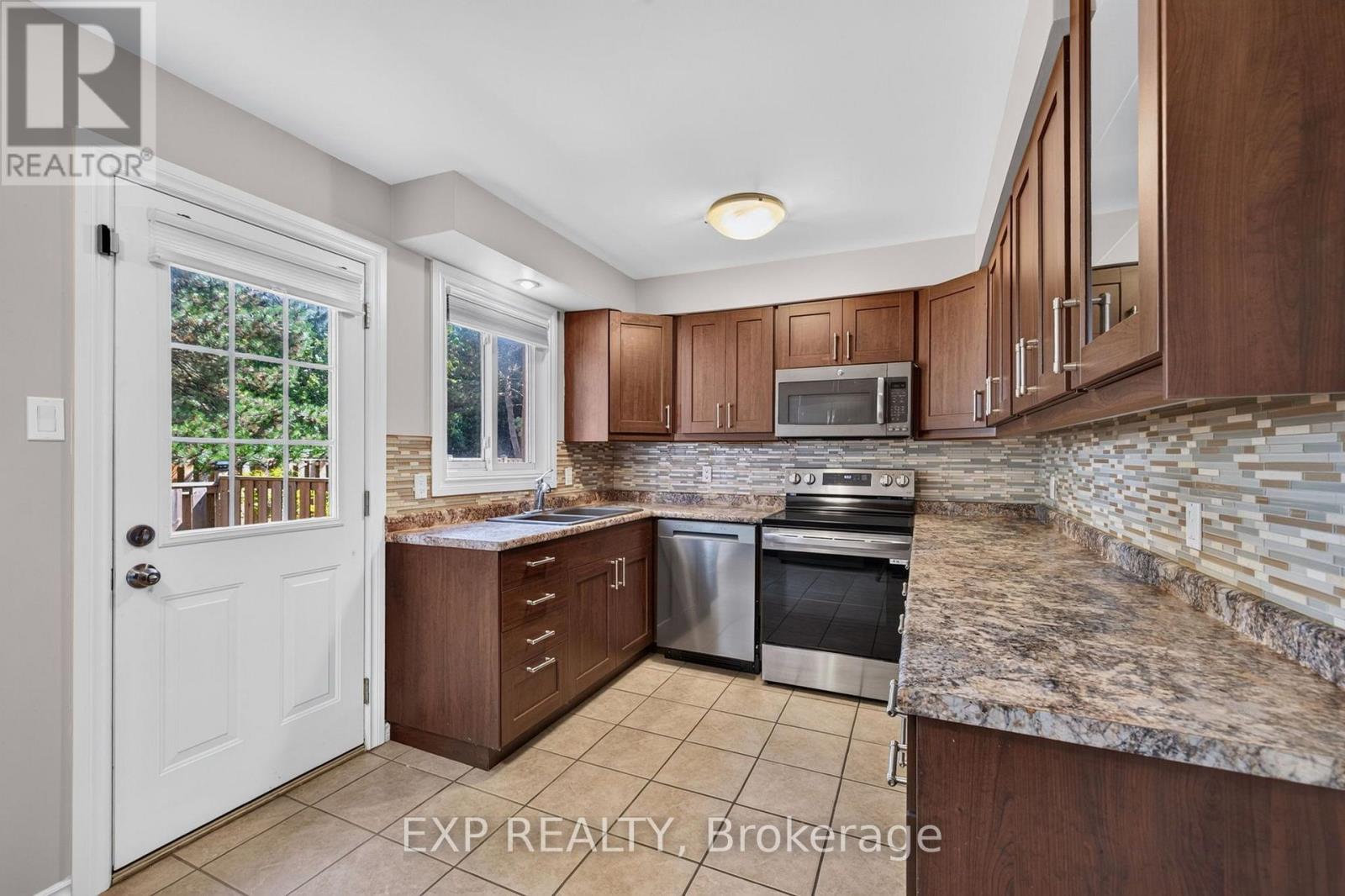 #72 700 EXETER ROAD - 11