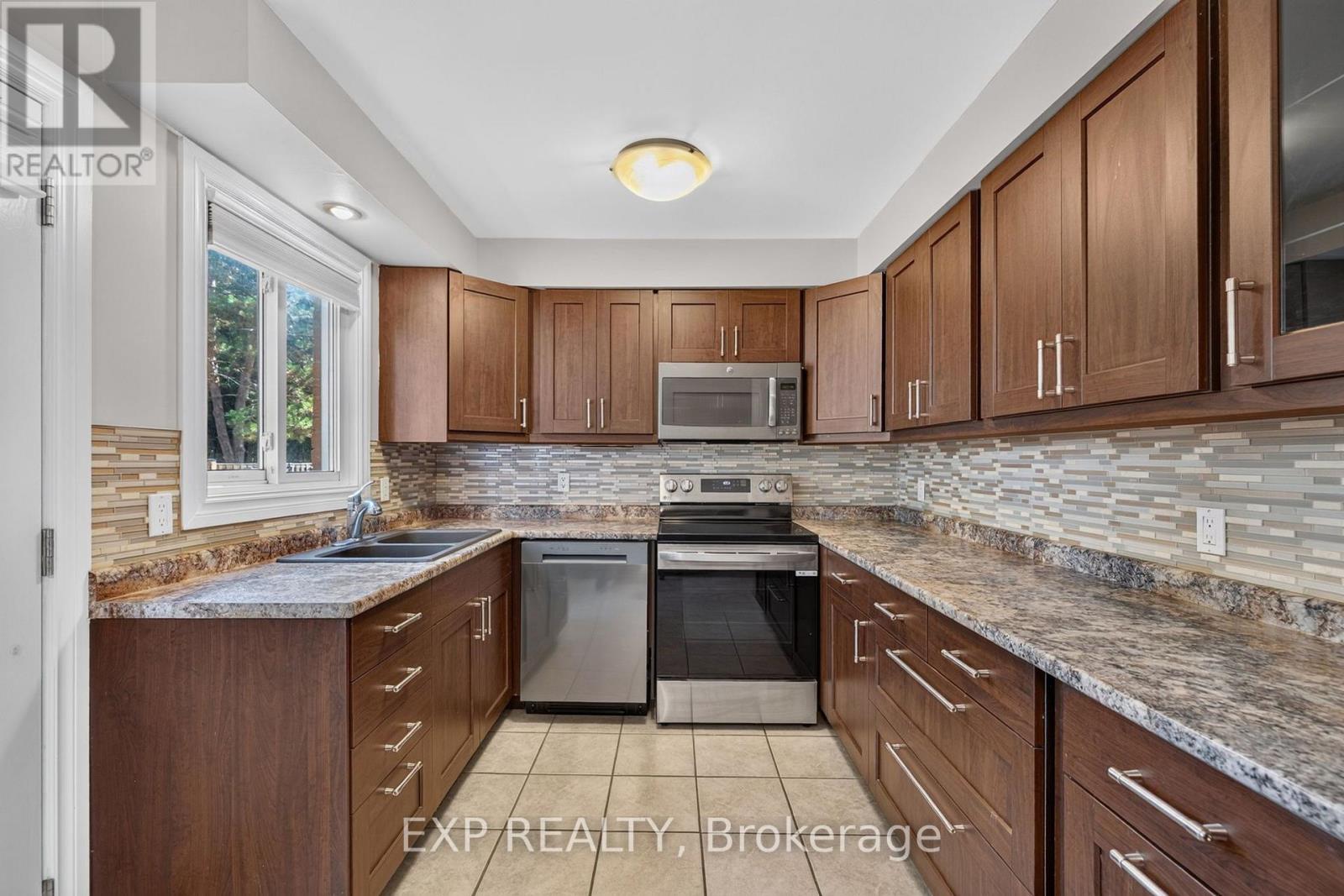 #72 700 EXETER ROAD - 12