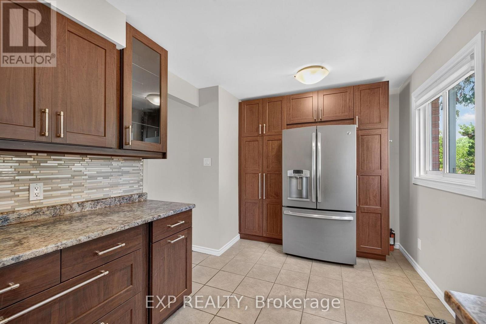 #72 700 EXETER ROAD - 13