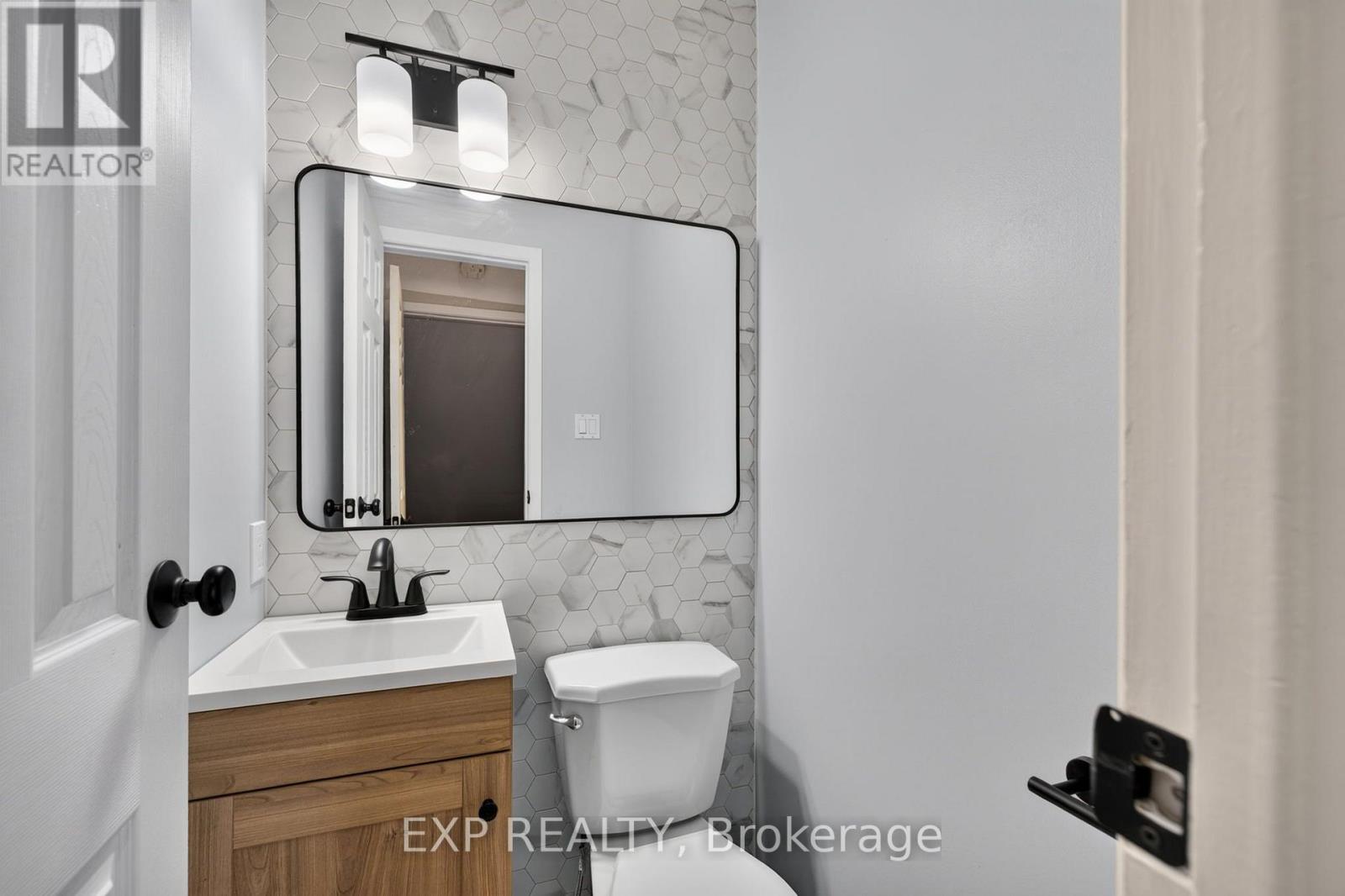 #72 700 EXETER ROAD - 14