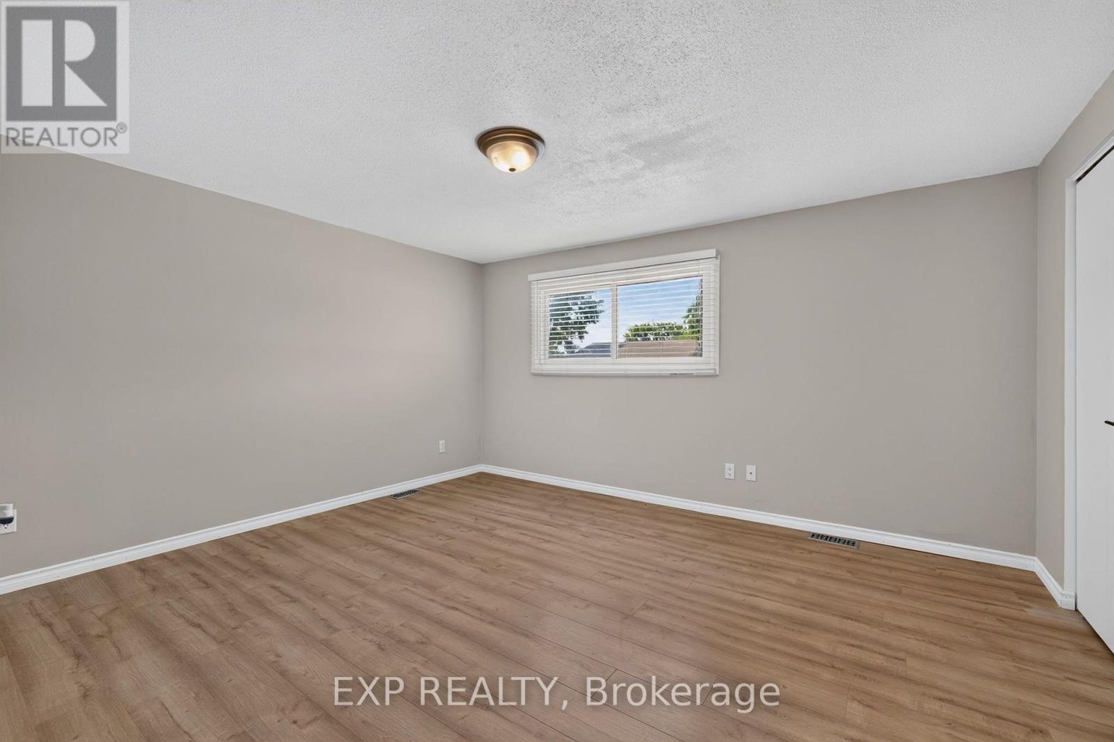 #72 700 EXETER ROAD - 15