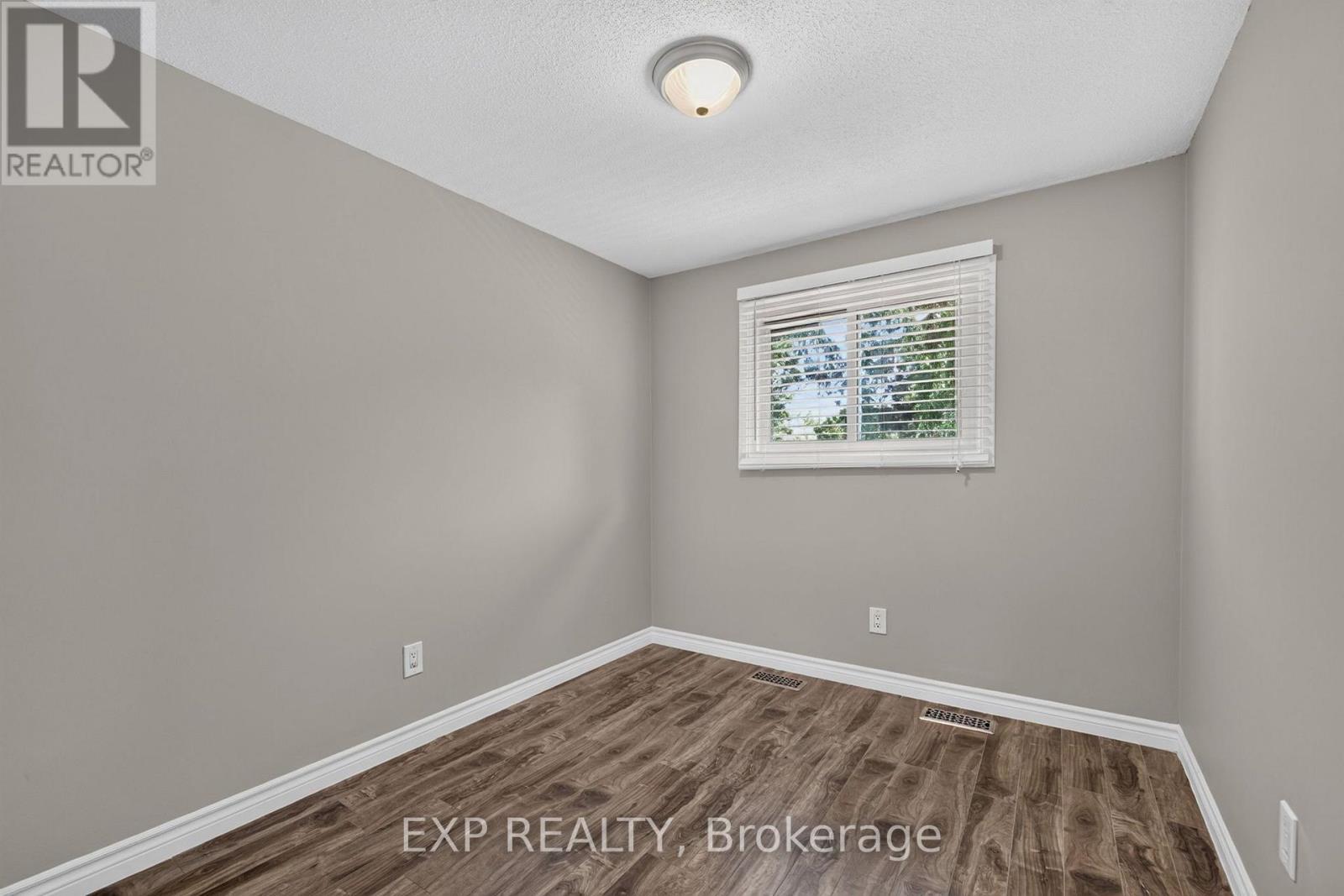 #72 700 EXETER ROAD - 18