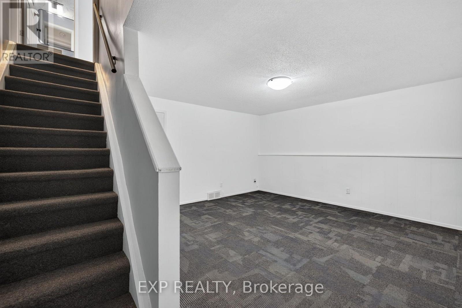 #72 700 EXETER ROAD - 23