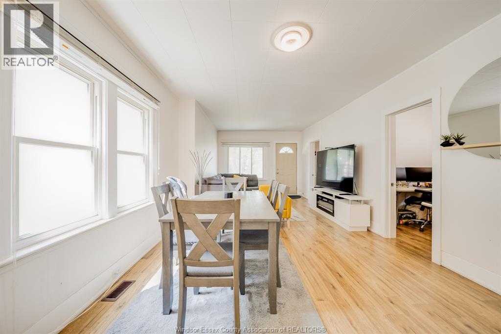 1560 LILLIAN AVENUE - 11