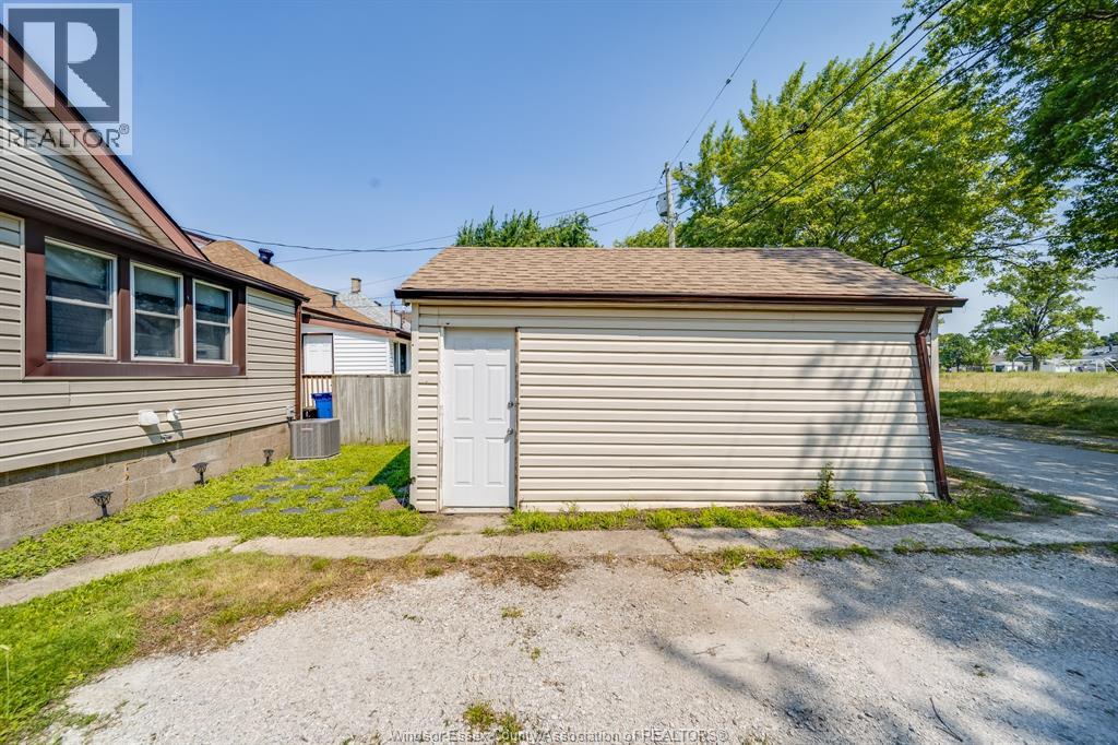 1560 LILLIAN AVENUE - 28