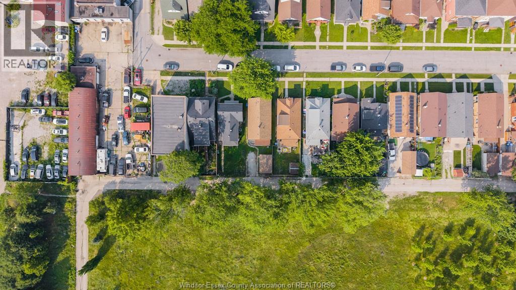 1560 LILLIAN AVENUE - 32