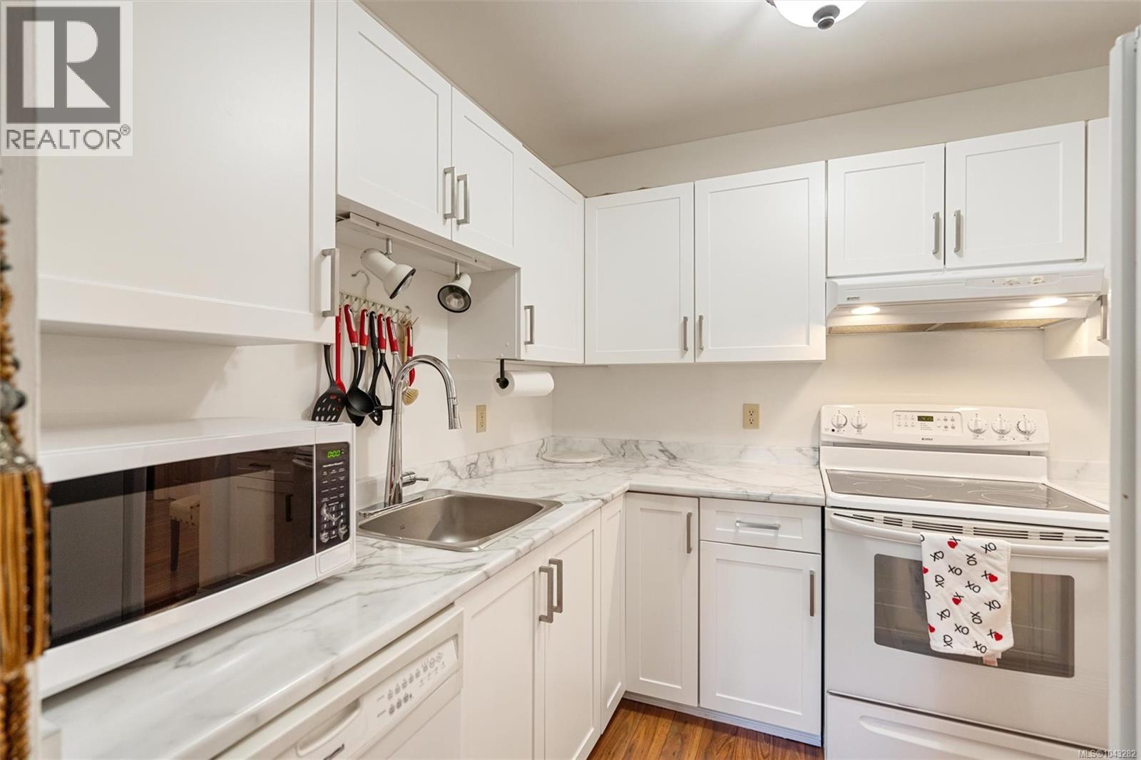 #402 3258 Alder St - 10
