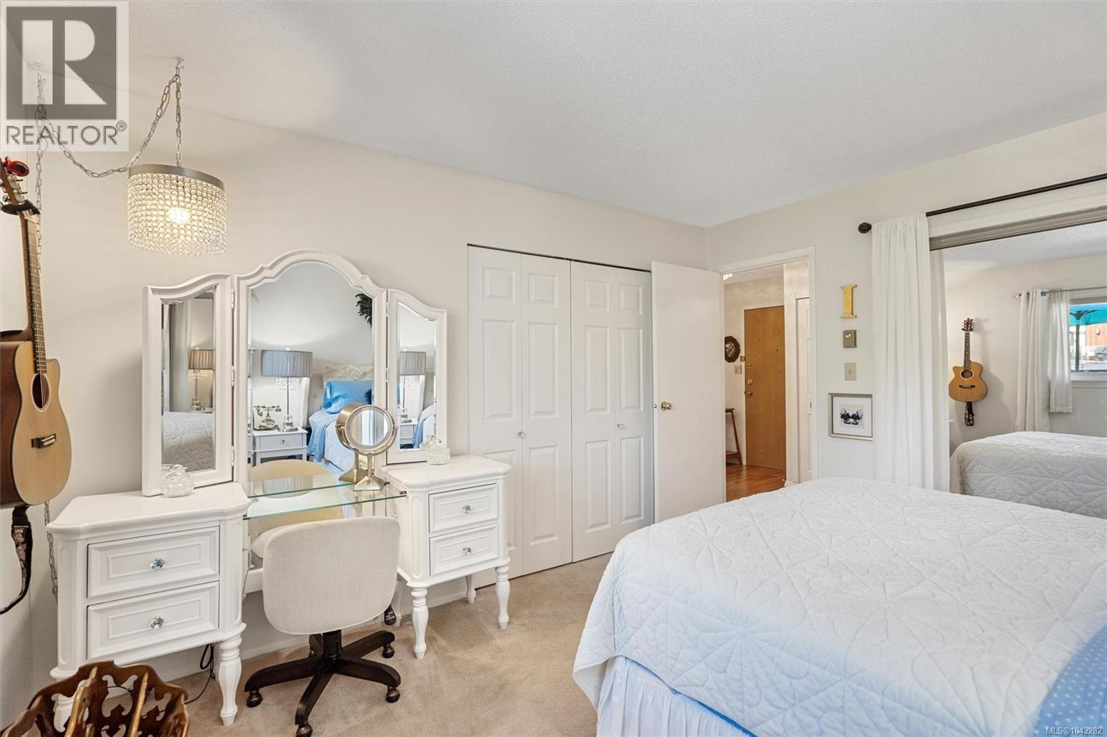 #402 3258 Alder St - 14