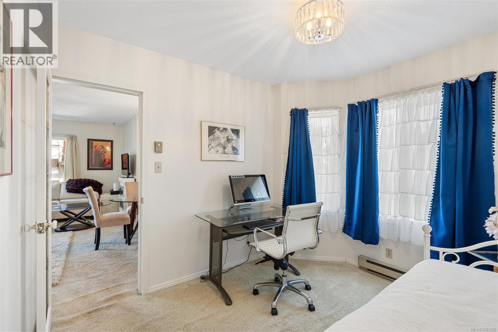 #402 3258 Alder St - 16