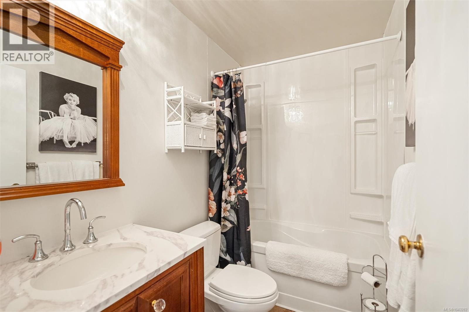 #402 3258 Alder St - 18