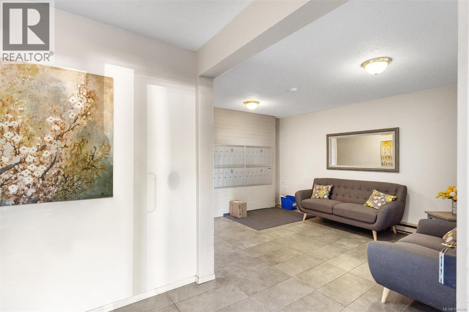 #402 3258 Alder St - 3