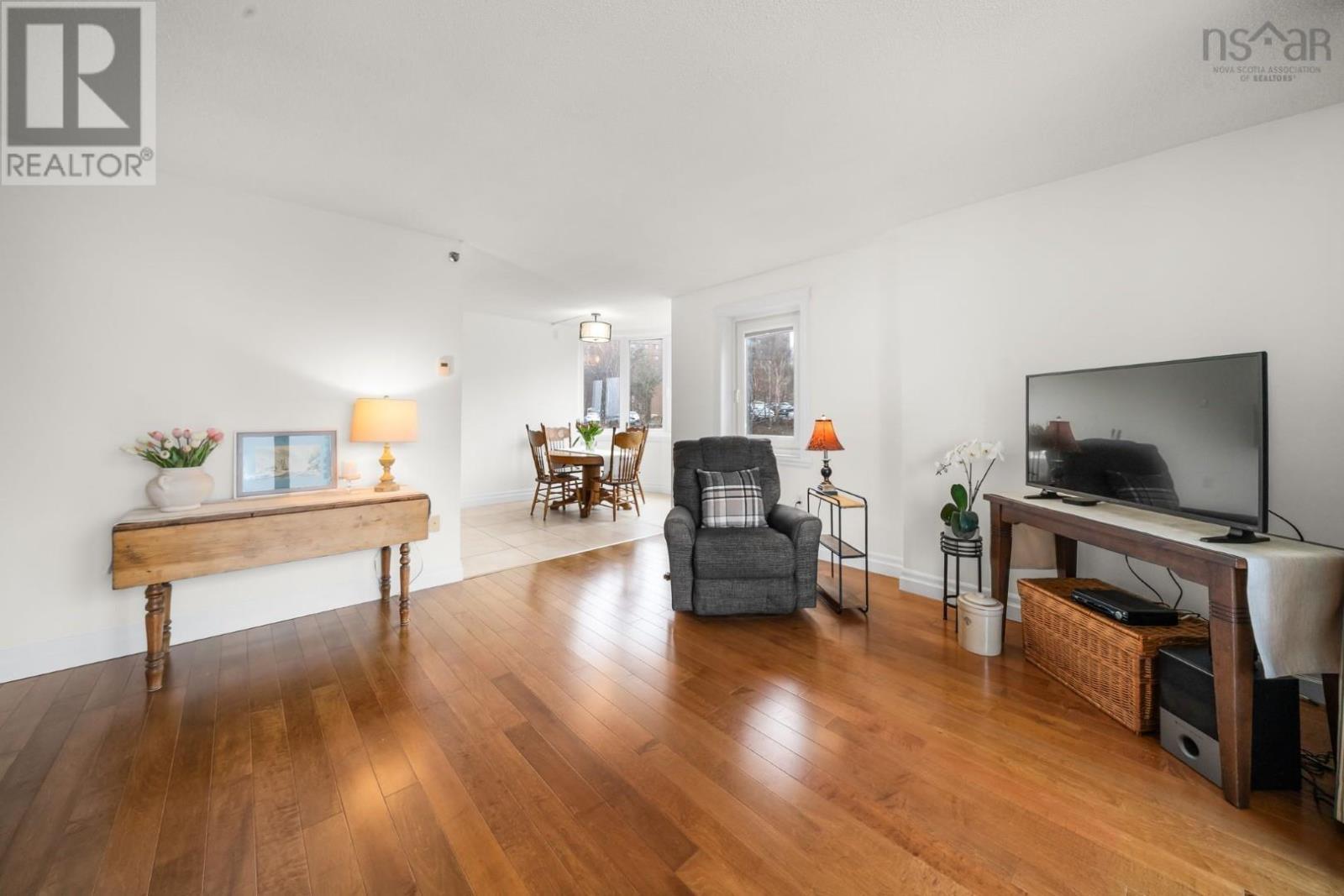 #114 45 Vimy Avenue - 12