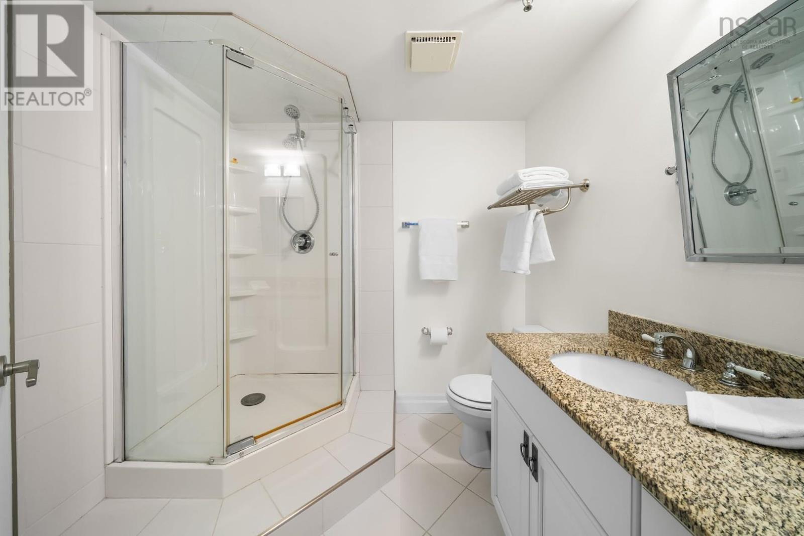 #114 45 Vimy Avenue - 29